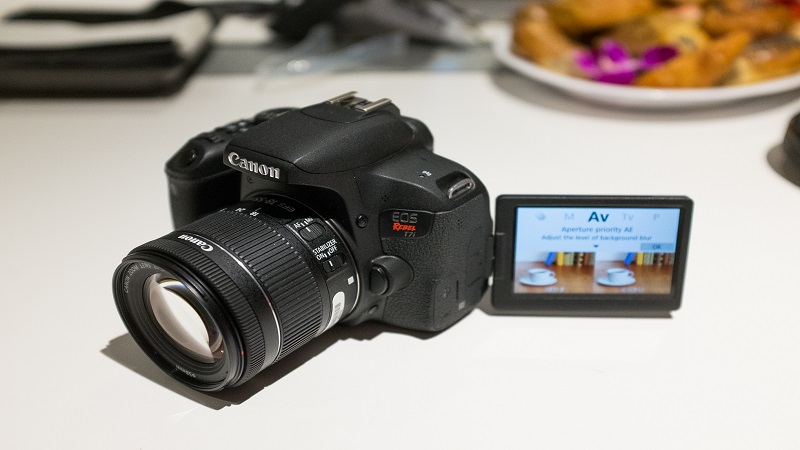 Canon DSLR Camera EOS 250D records 4K and focuses on eyes