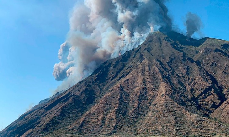 Terrifying images of the explosion of the Stromboli volcano