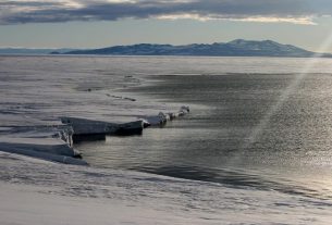 Antarctica: the weakening of ice platform accelerates the loss of mass of the ice cap