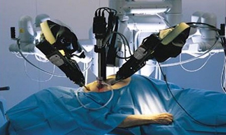 Artificial intelligence and robots reinforce the leadership of laboratory medicine