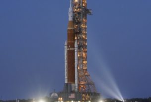 NASA SLS returns to launch pad for crucial test