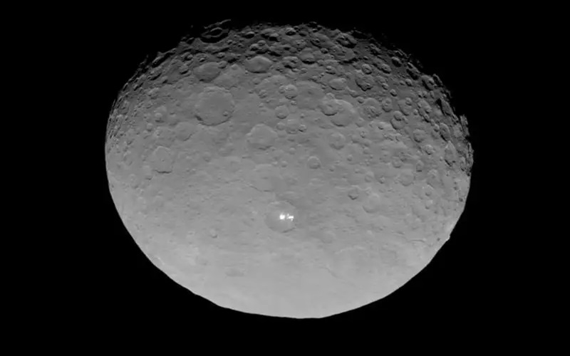 surface of this dwarf planet resembles soft cheese
